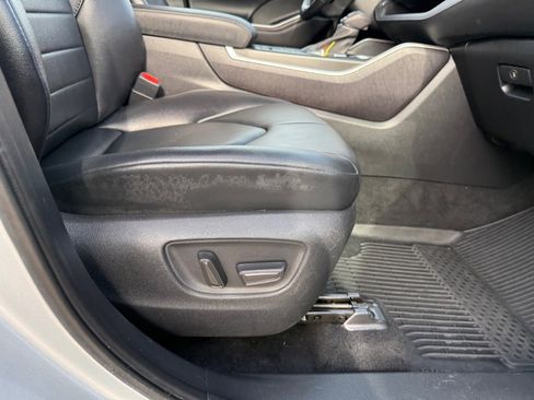 Used 2021 Toyota Highlander XLE image 12