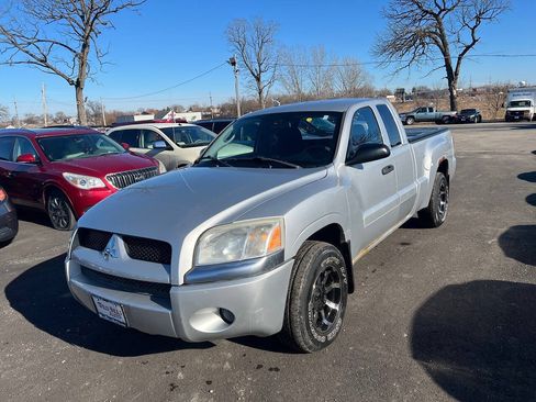 Used 2007 Mitsubishi Raider LS RWD image 1