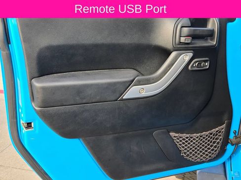 Used 2017 Jeep Wrangler Unlimited Sahara w/ Connectivity Group AWD/4WD image 13