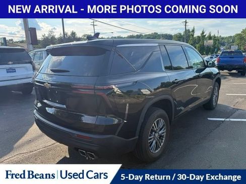 Used 2024 Chevrolet Traverse LS FWD image 11