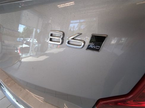 Used 2025 Volvo XC90 B6 Plus image 17