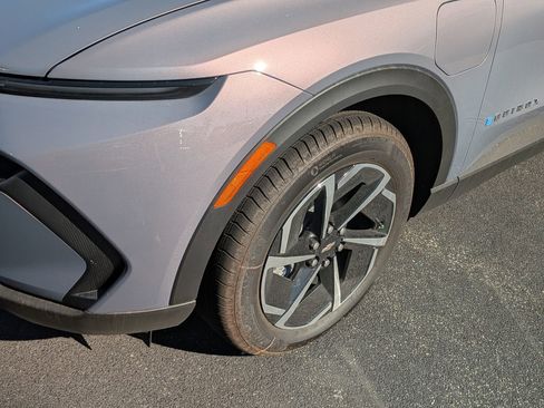 New 2026 Chevrolet Equinox EV LT FWD image 10