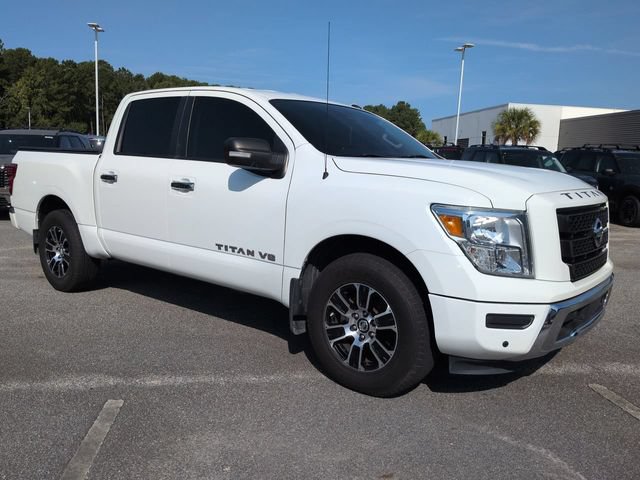 Used 2020 Nissan Titan SV w/ SV Convenience Package RWD image 2