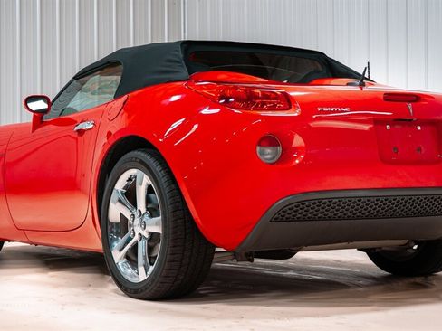 Used 2007 Pontiac Solstice Convertible w/ Premium Package image 7