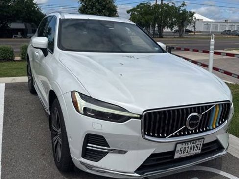 Used 2022 Volvo XC60 B5 Inscription w/ Advanced Package FWD image 3