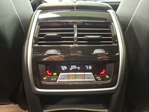 Used 2025 BMW X6 xDrive40i image 9