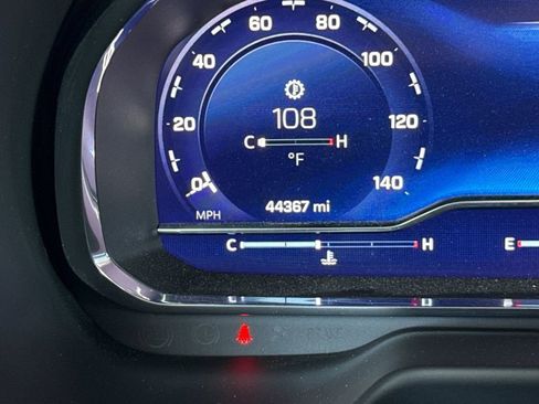 Used 2022 Chevrolet Suburban Z71 w/ Off-Road Capability Package image 38