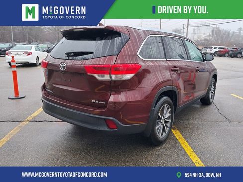 Used 2019 Toyota Highlander XLE image 3