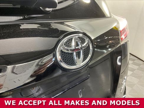 Used 2018 Toyota RAV4 XLE AWD/4WD image 22