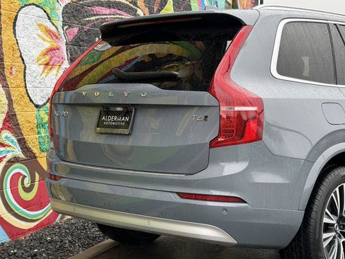 Used 2022 Volvo XC90 T6 Momentum w/ Climate Package image 7