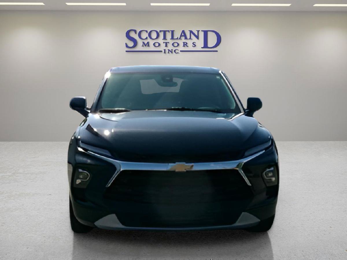 Used 2025 Chevrolet Blazer LT FWD image 3