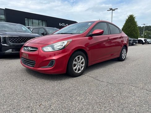 Used 2014 Hyundai Accent GLS FWD image 2
