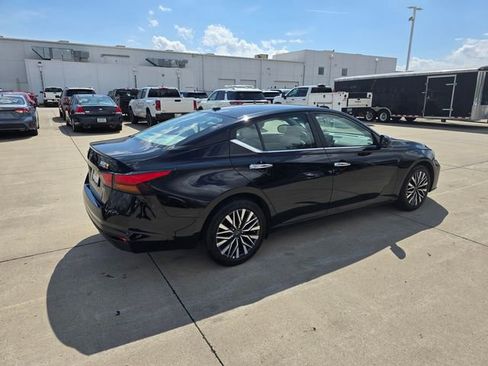Used 2025 Nissan Altima 2.5 SV image 14