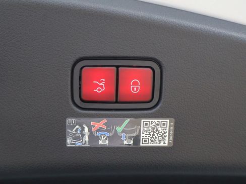 Certified 2024 Mercedes-Benz CLE 300 4MATIC Coupe image 38