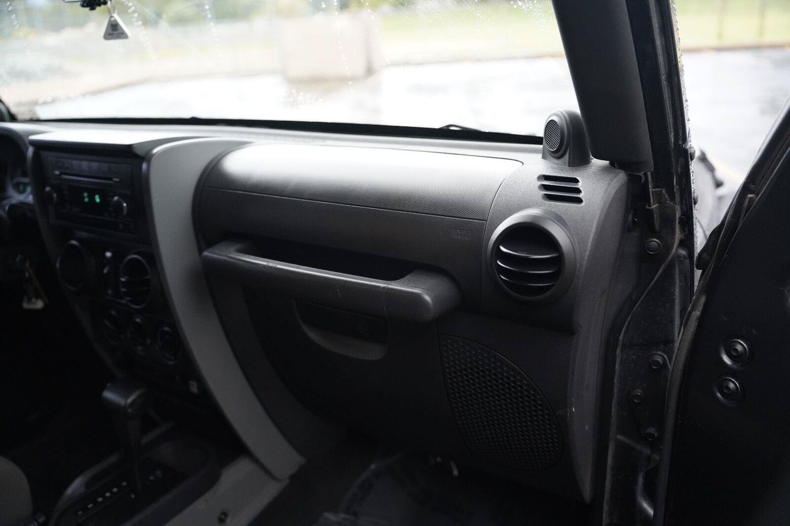 Used 2010 Jeep Wrangler Unlimited Sport AWD/4WD image 27