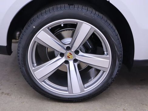 Certified 2025 Porsche Macan AWD/4WD image 15