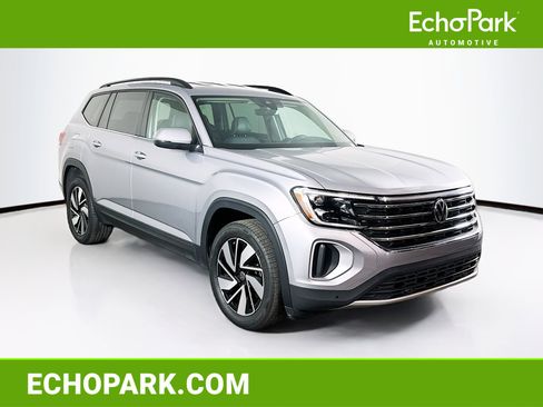 Used 2025 Volkswagen Atlas SE FWD image 1