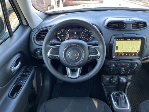 Used 2023 Jeep Renegade Latitude image 12