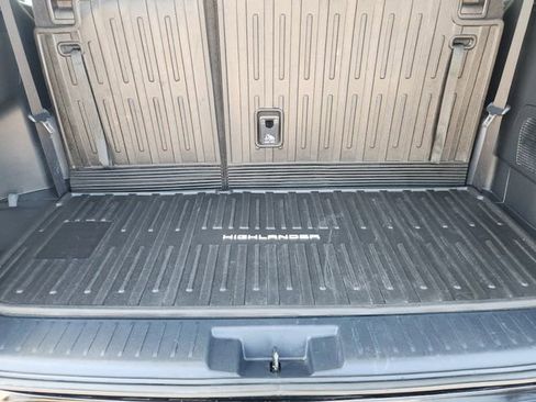 Used 2024 Toyota Highlander LE AWD/4WD image 27