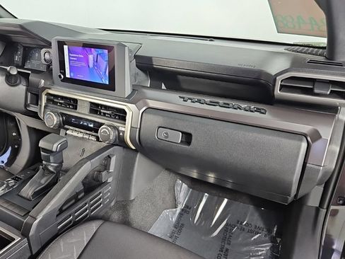 Used 2025 Toyota Tacoma SR5 AWD/4WD image 14
