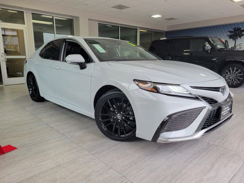 Used 2022 Toyota Camry XSE image 7