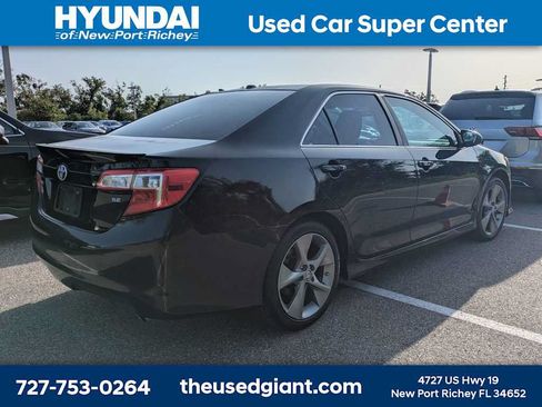 Used 2012 Toyota Camry SE FWD image 2
