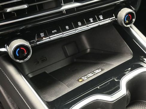 New 2025 Chevrolet Traverse LT w/ LPO, Floor Liner Package image 33