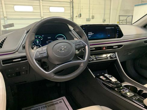 Used 2023 Hyundai Sonata Limited w/ Cargo Package image 4