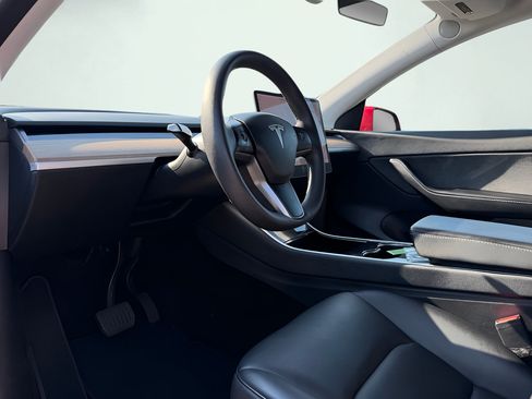Used 2021 Tesla Model Y 2WD image 2