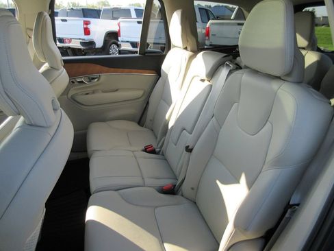 Used 2022 Volvo XC90 T6 Momentum w/ Advanced Package AWD/4WD image 23