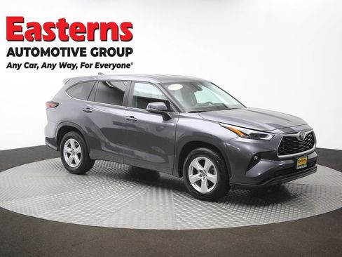 Used 2024 Toyota Highlander LE FWD image 49