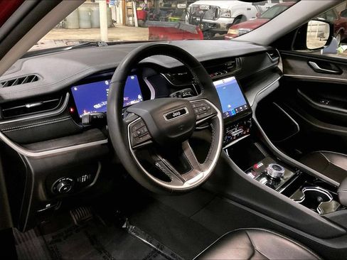 Used 2023 Jeep Grand Cherokee L Limited w/ Black Appearance Package AWD/4WD image 13