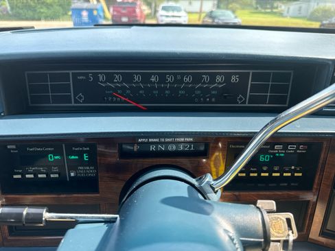 Used 1993 Cadillac De Ville Sedan FWD image 18