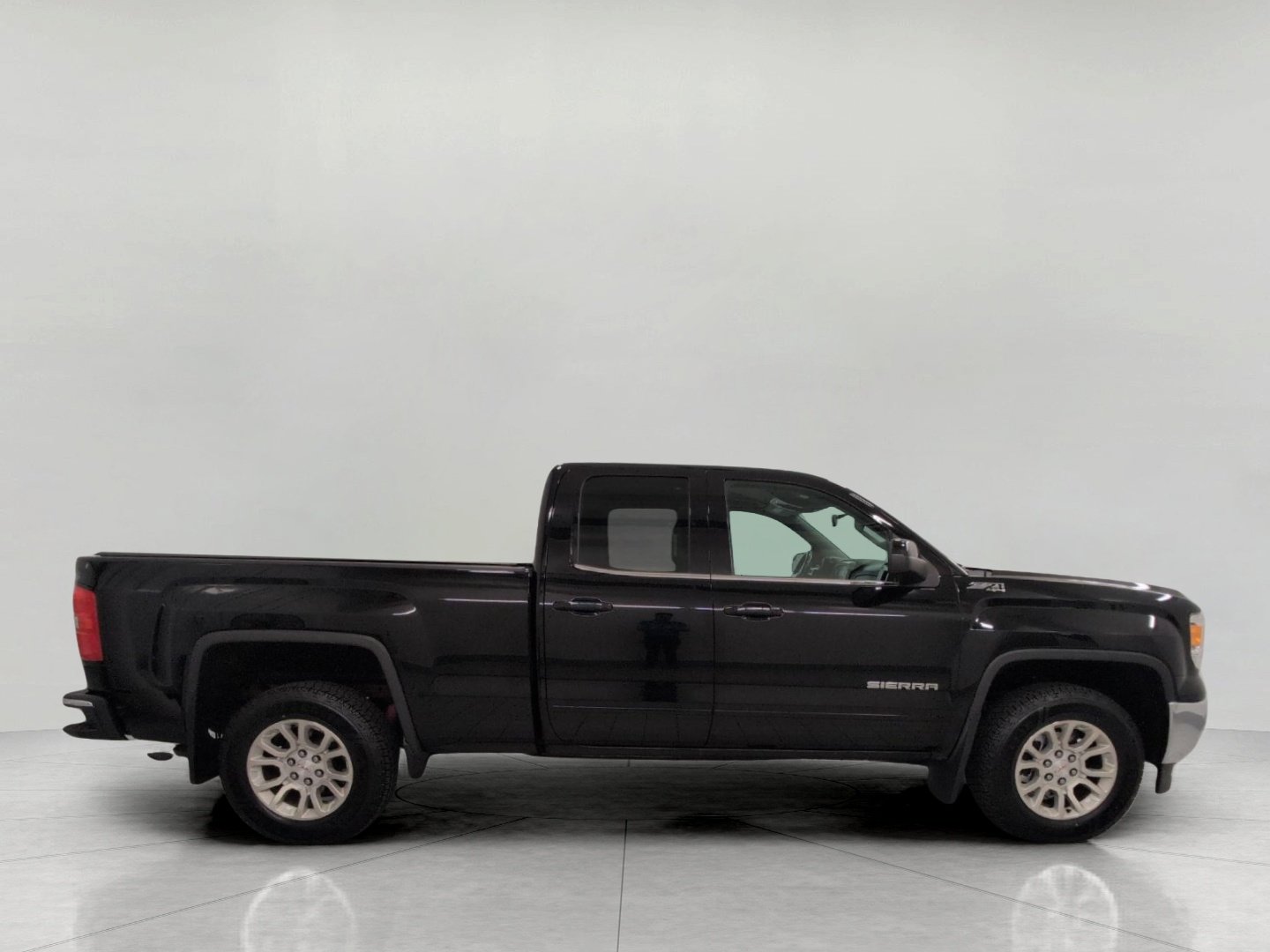 Used 2015 GMC Sierra 1500 SLE w/ SLE Value Package AWD/4WD image 12