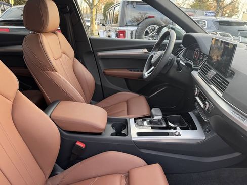 Used 2025 Audi Q5 2.0T Premium w/ Convenience Plus Package image 27