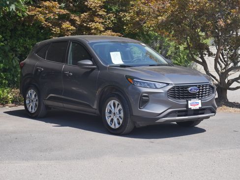 Certified 2025 Ford Escape Active AWD/4WD image 29
