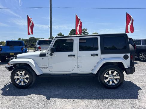 Used 2016 Jeep Wrangler Unlimited Sahara w/ Max Tow Package AWD/4WD image 17