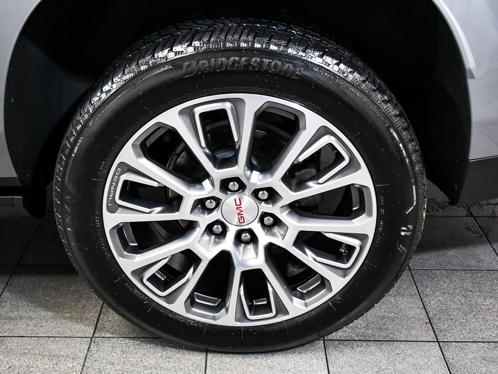 Used 2026 GMC Yukon XL Denali w/ Sun & Power Step Package AWD/4WD image 8
