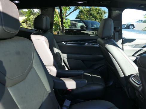 Used 2022 Cadillac XT6 Premium Luxury image 24