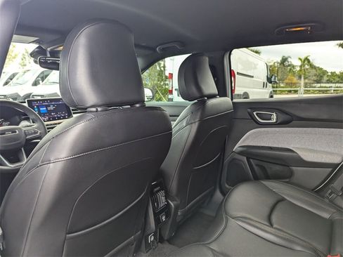 Certified 2024 Jeep Compass Latitude image 19