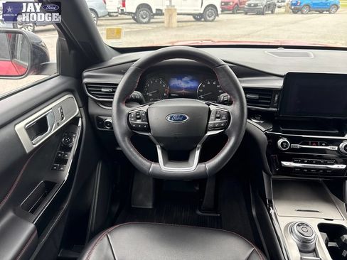 Used 2023 Ford Explorer ST-Line AWD/4WD image 16