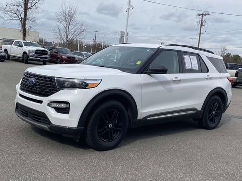 Used 2023 Ford Explorer XLT w/ Equipment Group 202A image 3