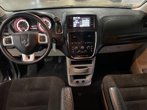 Used 2017 Dodge Grand Caravan SE w/ UConnect Hands-Free Group FWD image 7