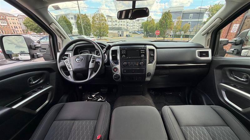 Used 2017 Nissan Titan SV AWD/4WD image 20