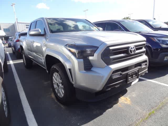 Used 2025 Toyota Tacoma SR5 AWD/4WD image 3
