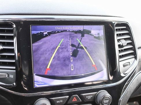 Used 2019 Jeep Grand Cherokee Limited RWD image 25