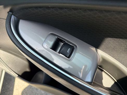 Used 2019 Chevrolet Malibu LT FWD image 24