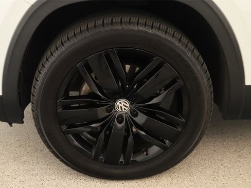 Used 2018 Volkswagen Atlas SEL Premium image 34