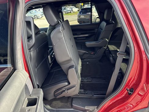 Used 2021 Ford Expedition XLT image 11