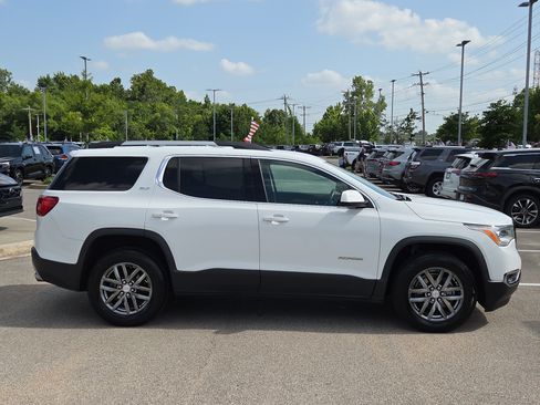 Used 2017 GMC Acadia SLT FWD image 2